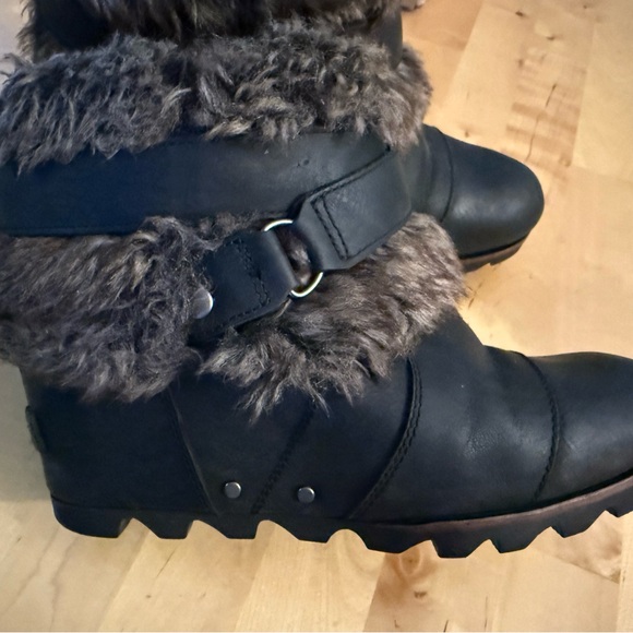 Sorel Black Wedge Ankle Boots size 7 - Picture 2 of 5